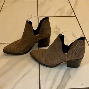 Steve Madden Leather Postal Snake Embossed Ankle Boot/Booties Sz 9.5
